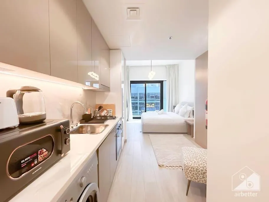 Elegant Stay In Meydan Balcony & Stunning Views Dubai