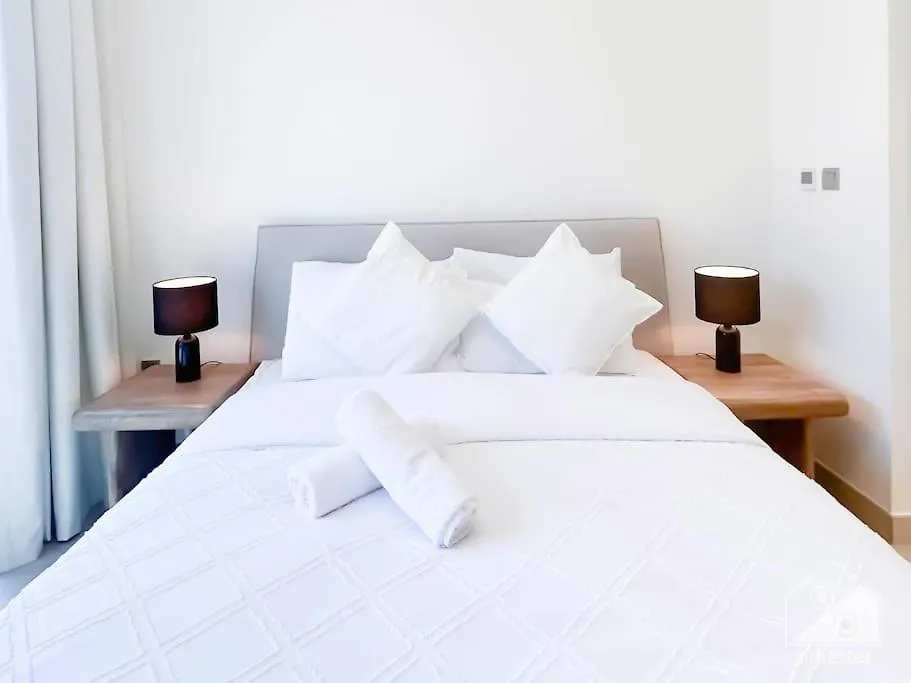 Elegant Stay In Meydan Balcony & Stunning Views Dubai