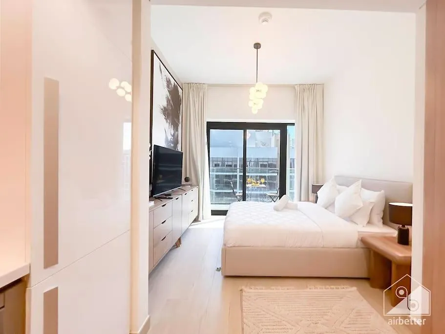 Elegant Stay In Meydan Balcony & Stunning Views Dubai