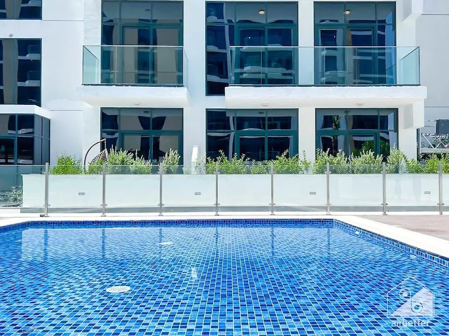 Elegant Stay In Meydan Balcony & Stunning Views Dubai