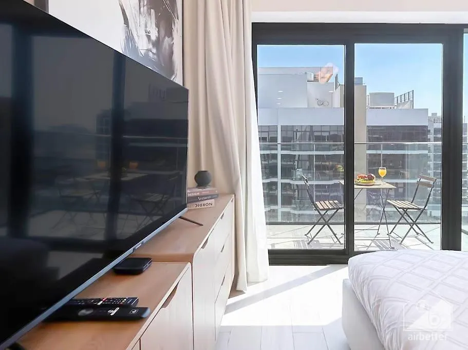 Elegant Stay In Meydan Balcony & Stunning Views Dubai